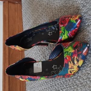 Colorful Size 9 Pumps!